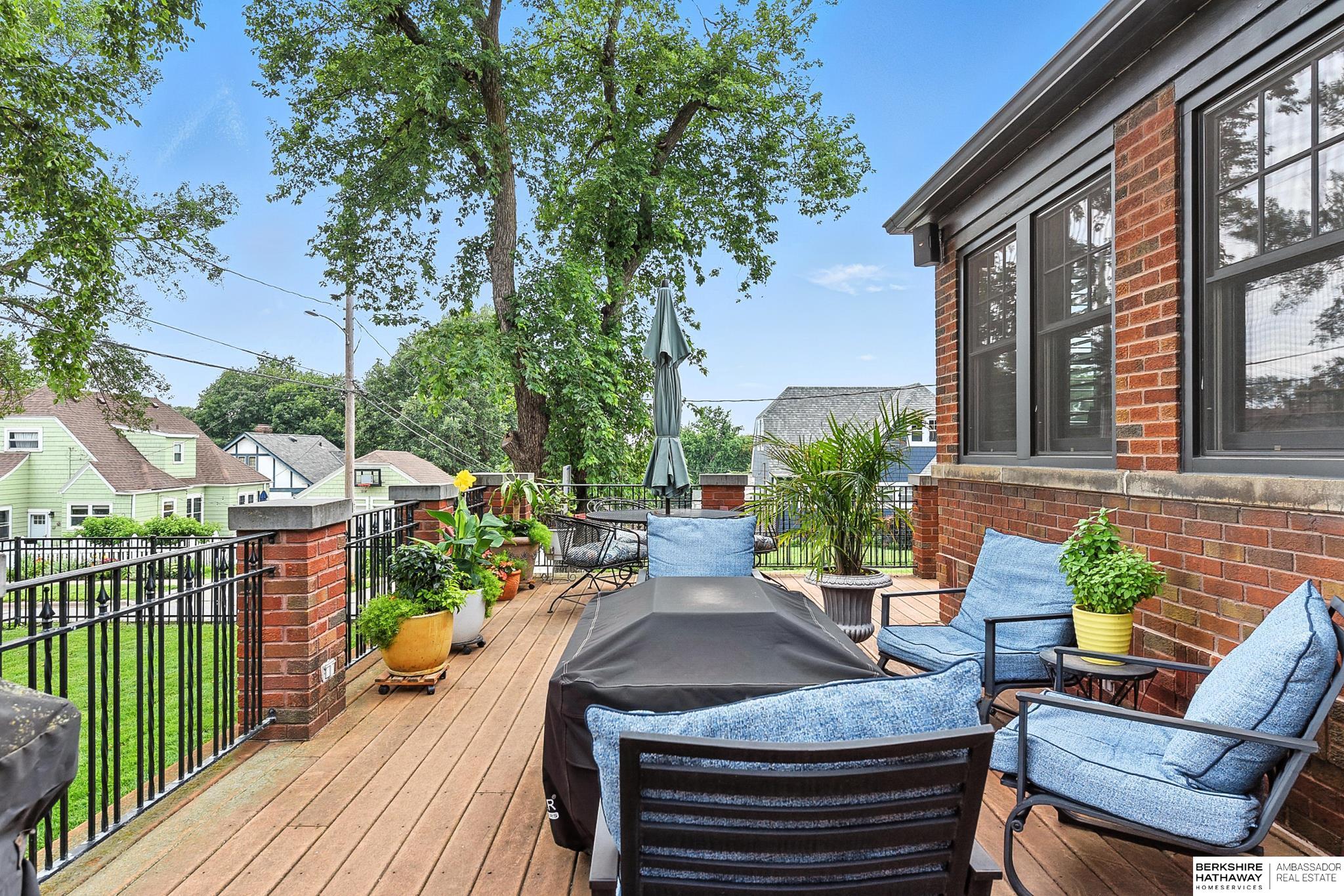 Omaha, Nebraska 68105, United States, 3 Bedrooms Bedrooms, ,2 BathroomsBathrooms,Residential,Pending,167018