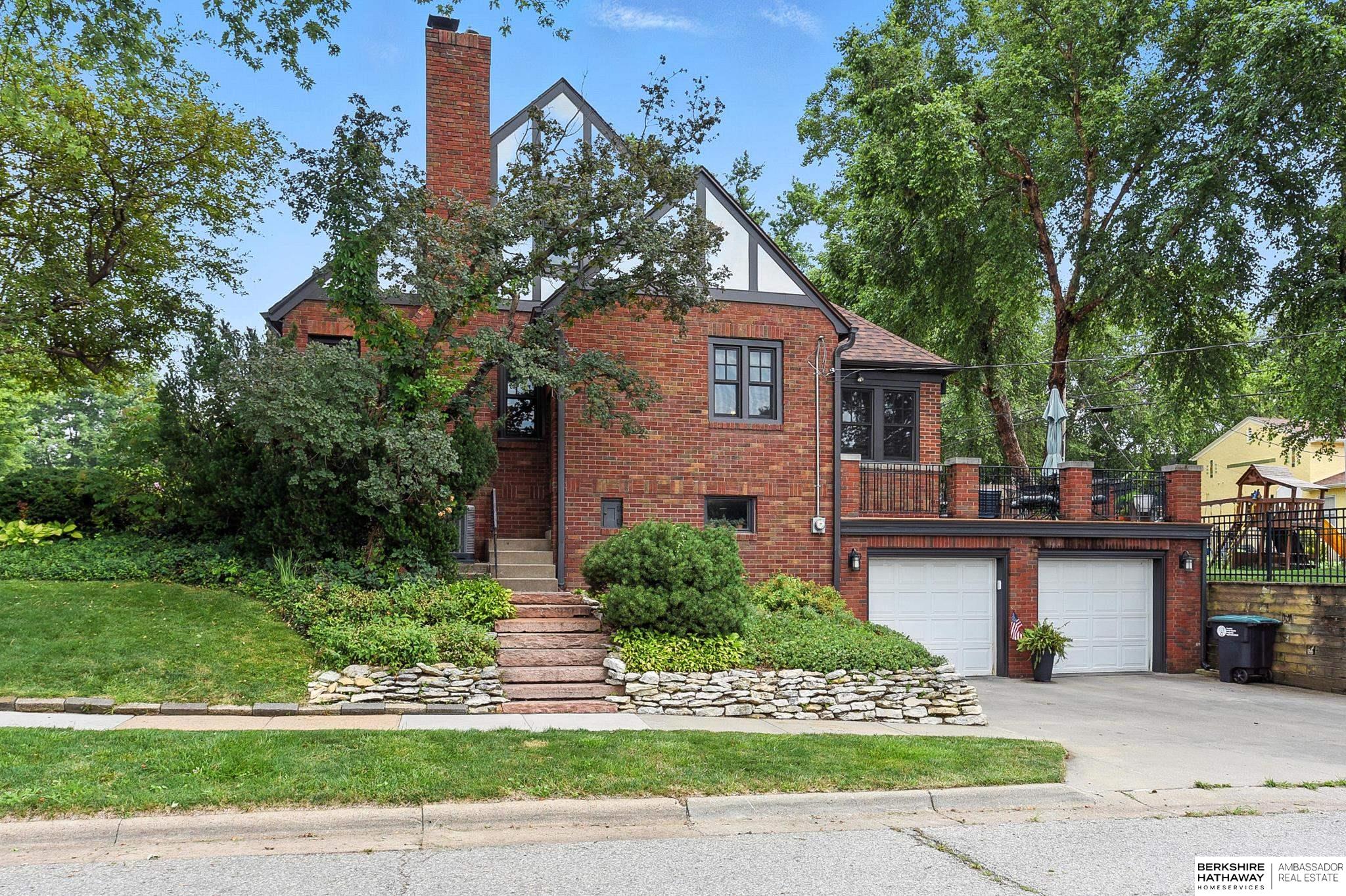 Omaha, Nebraska 68105, United States, 3 Bedrooms Bedrooms, ,2 BathroomsBathrooms,Residential,Pending,167018