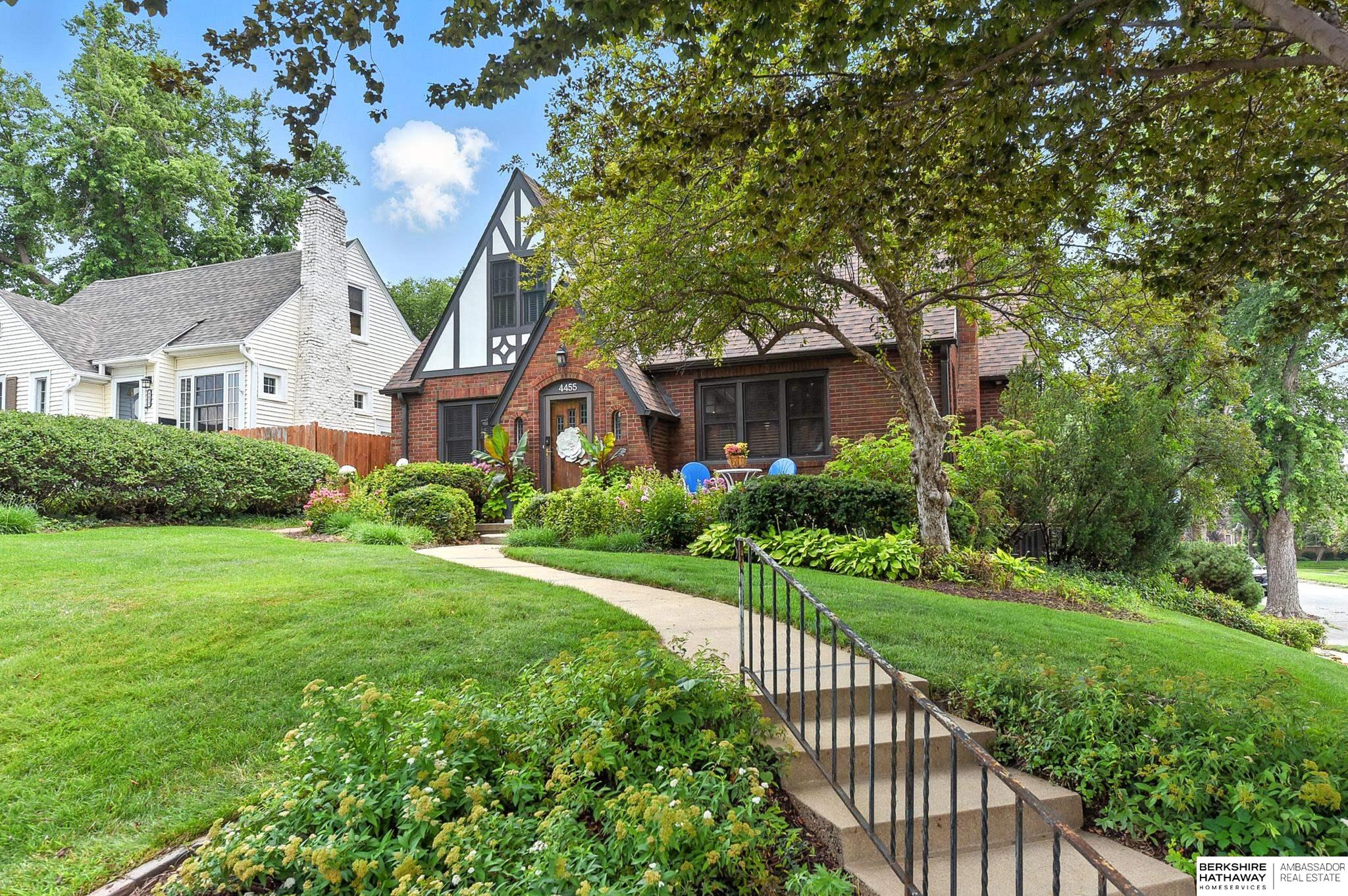 Omaha, Nebraska 68105, United States, 3 Bedrooms Bedrooms, ,2 BathroomsBathrooms,Residential,Pending,167018