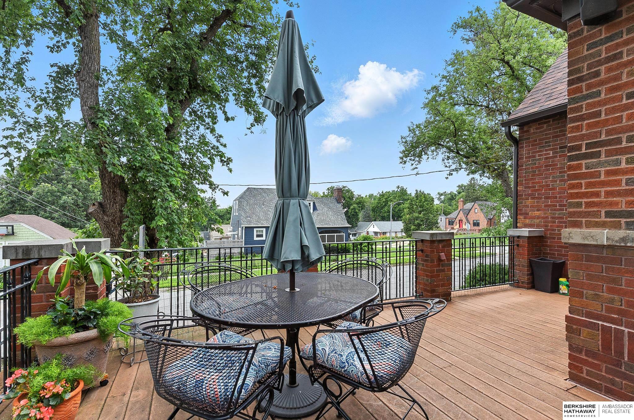 Omaha, Nebraska 68105, United States, 3 Bedrooms Bedrooms, ,2 BathroomsBathrooms,Residential,Pending,167018