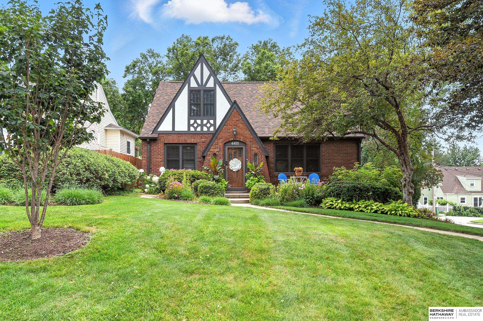 Omaha, Nebraska 68105, United States, 3 Bedrooms Bedrooms, ,2 BathroomsBathrooms,Residential,Pending,167018