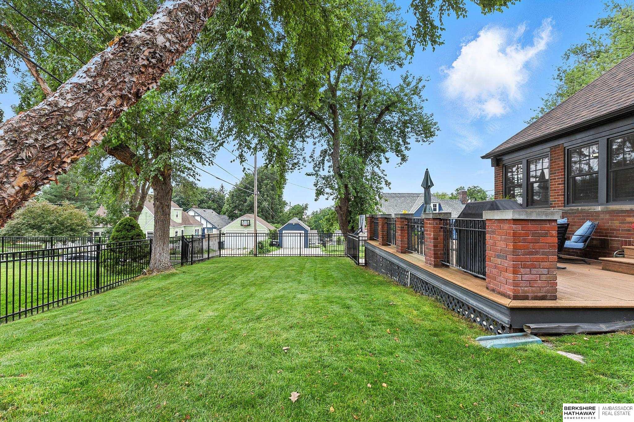 Omaha, Nebraska 68105, United States, 3 Bedrooms Bedrooms, ,2 BathroomsBathrooms,Residential,Pending,167018