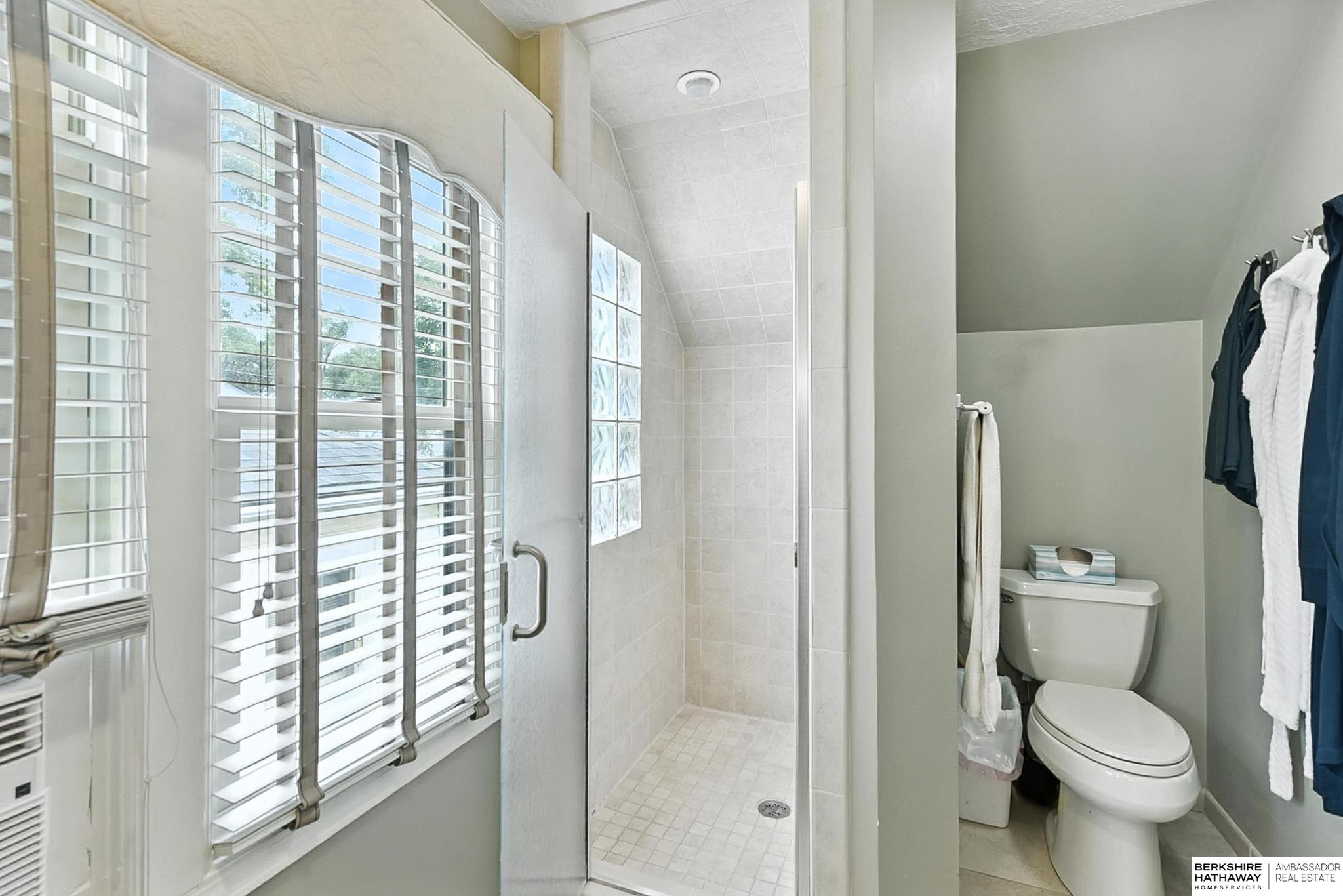 Omaha, Nebraska 68105, United States, 3 Bedrooms Bedrooms, ,2 BathroomsBathrooms,Residential,Pending,167018