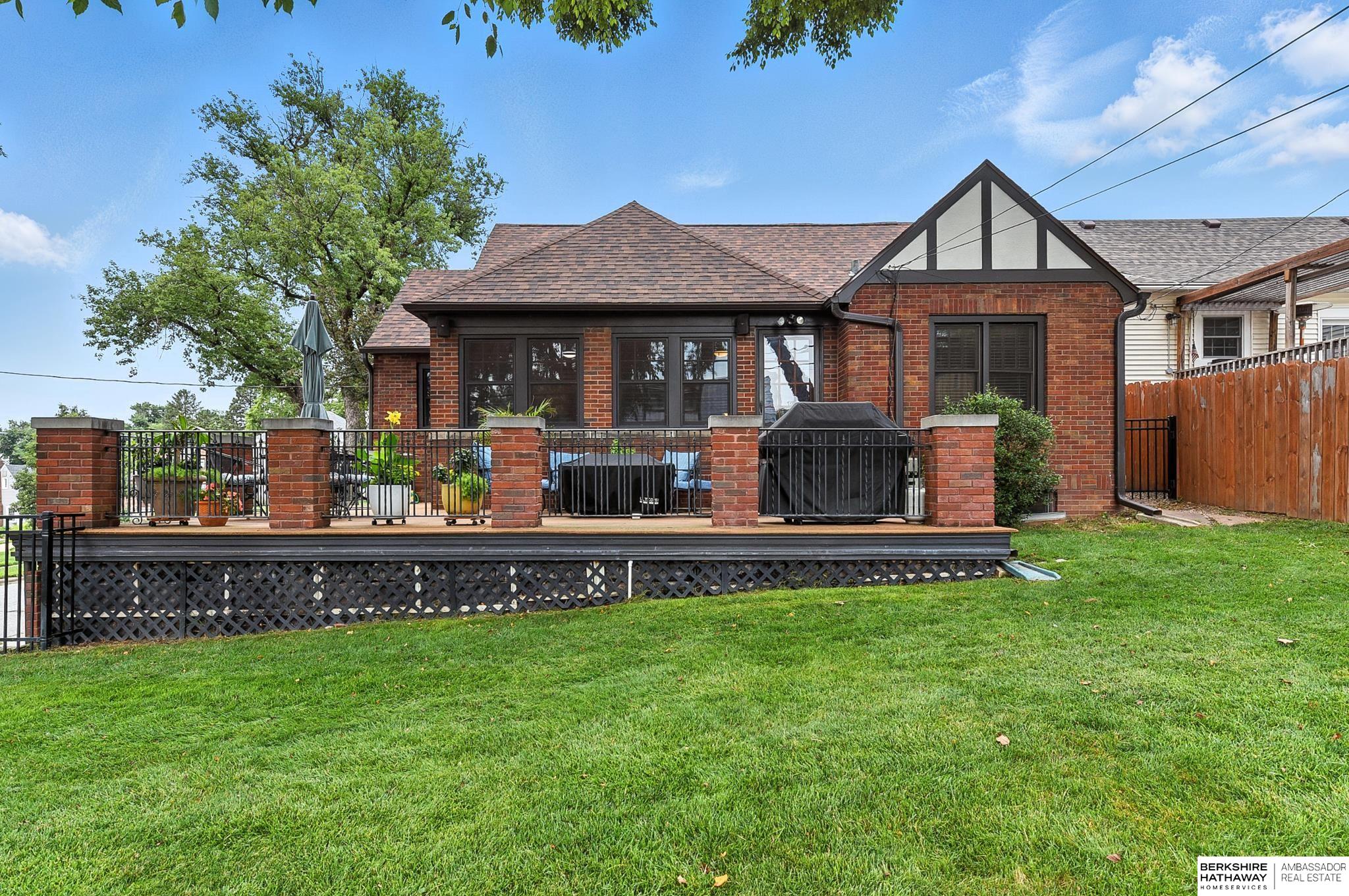 Omaha, Nebraska 68105, United States, 3 Bedrooms Bedrooms, ,2 BathroomsBathrooms,Residential,Pending,167018