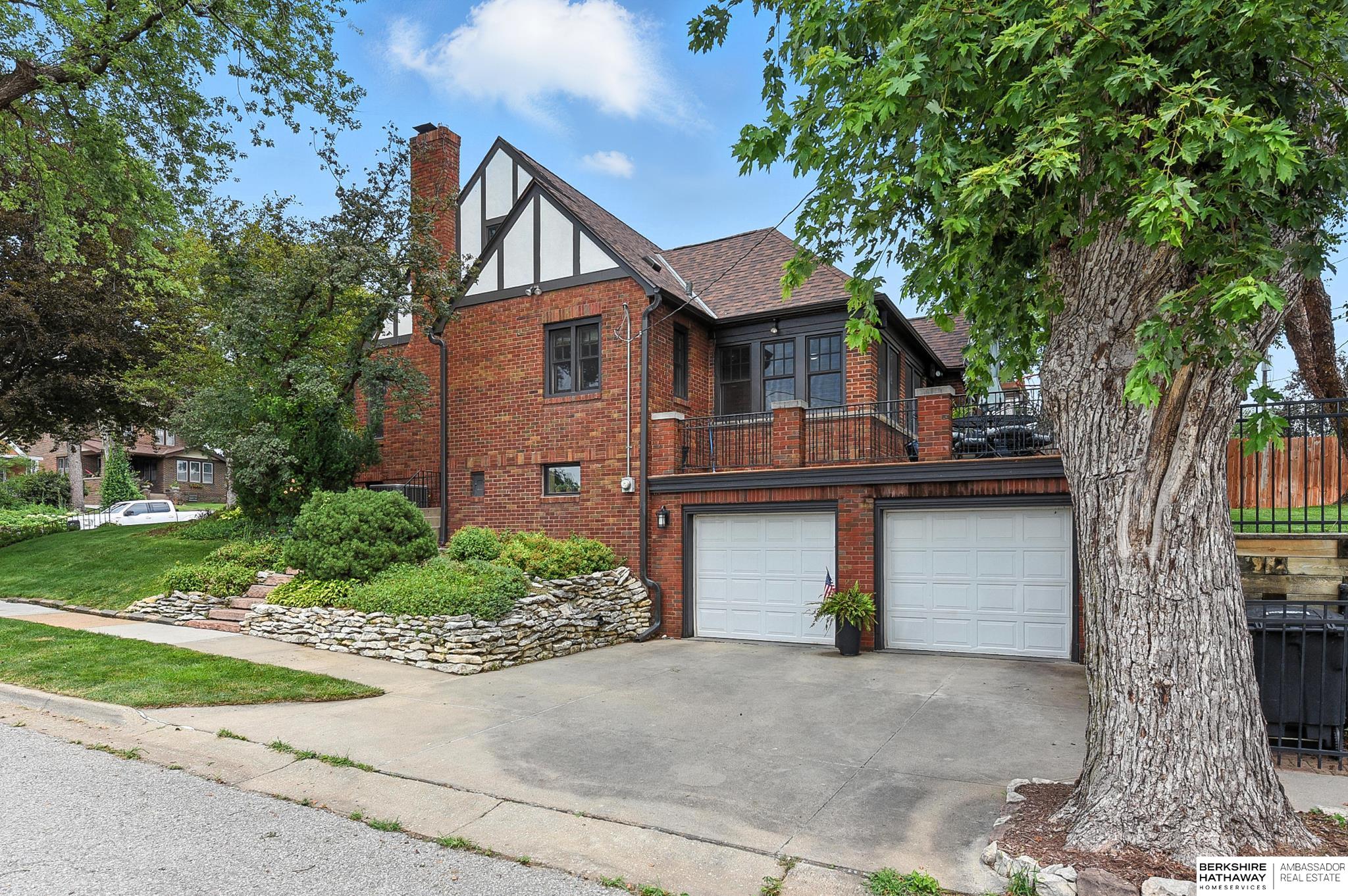 Omaha, Nebraska 68105, United States, 3 Bedrooms Bedrooms, ,2 BathroomsBathrooms,Residential,Pending,167018