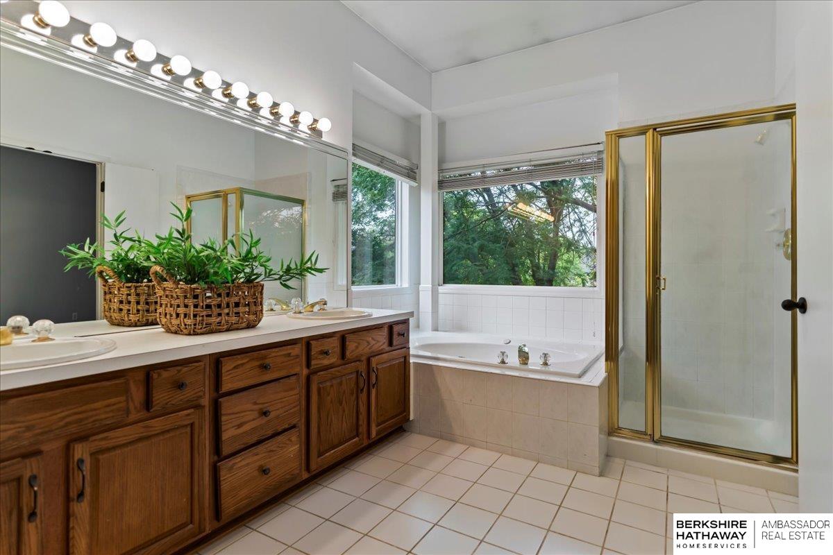 Omaha, Nebraska 68130, United States, 5 Bedrooms Bedrooms, ,3 BathroomsBathrooms,Residential,Active,187504