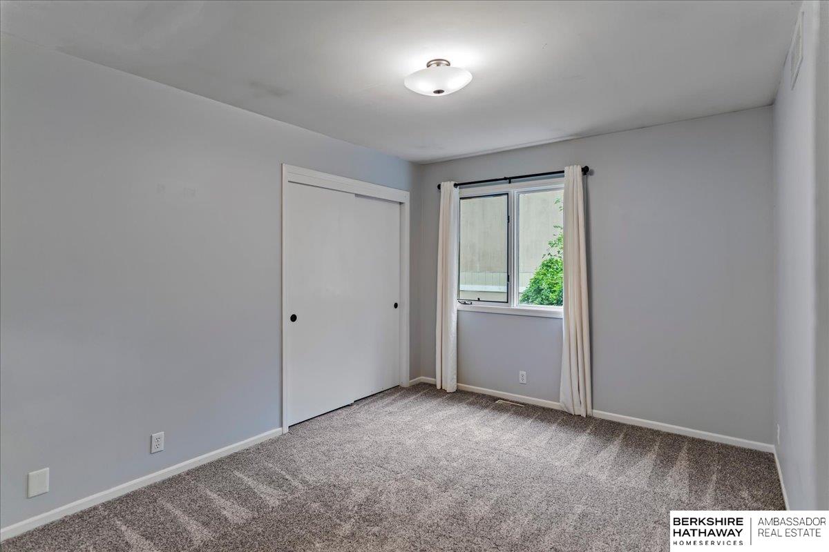 Omaha, Nebraska 68130, United States, 5 Bedrooms Bedrooms, ,3 BathroomsBathrooms,Residential,Active,187504