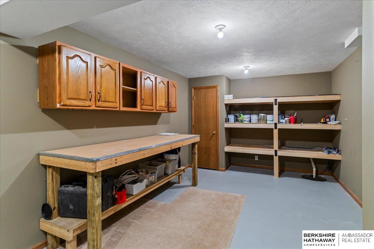 Omaha, Nebraska 68130, United States, 5 Bedrooms Bedrooms, ,3 BathroomsBathrooms,Residential,Active,187504