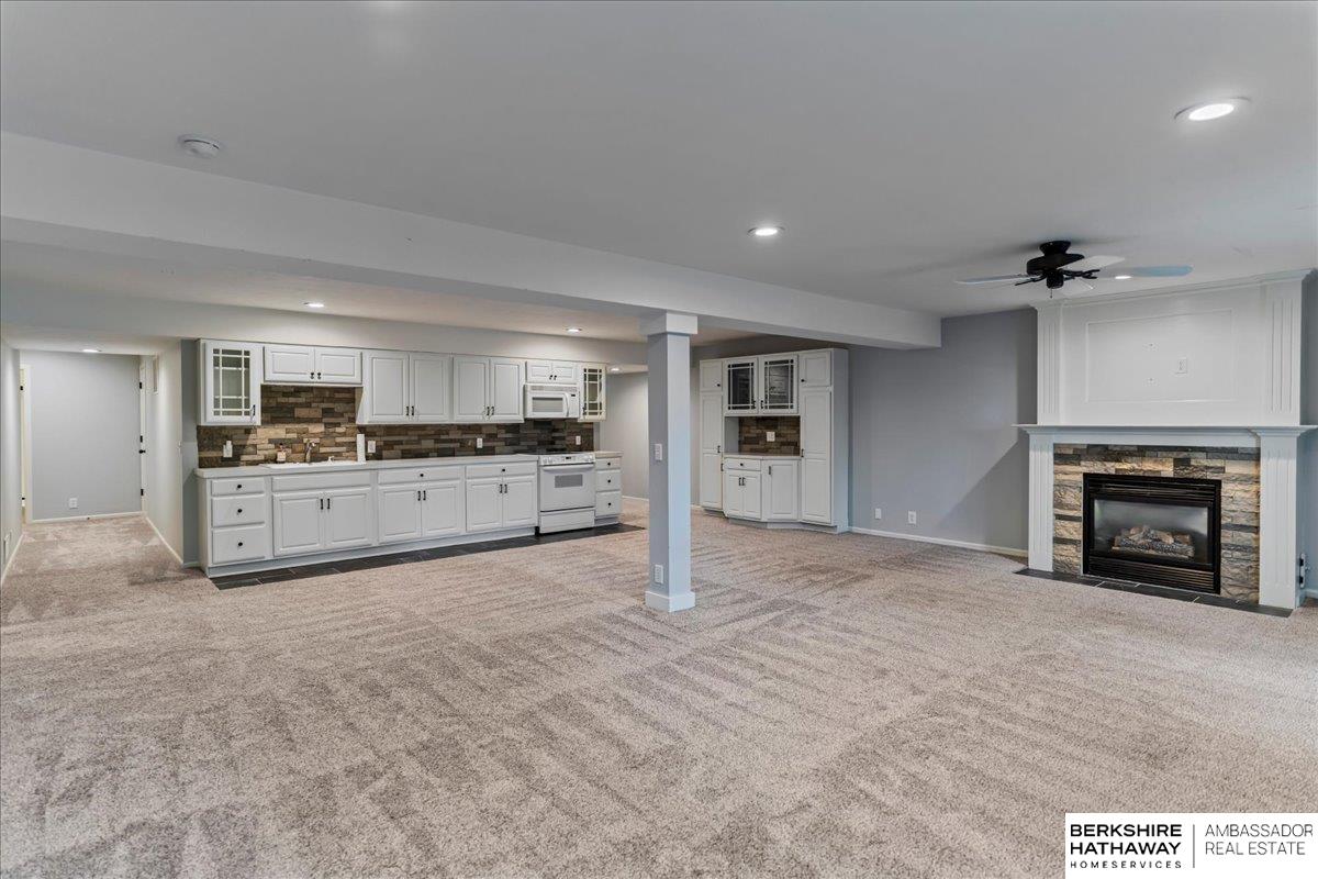 Omaha, Nebraska 68130, United States, 5 Bedrooms Bedrooms, ,3 BathroomsBathrooms,Residential,Active,187504