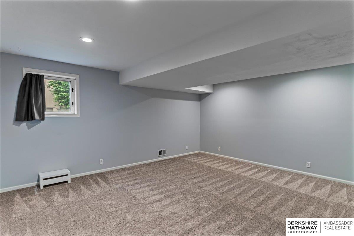 Omaha, Nebraska 68130, United States, 5 Bedrooms Bedrooms, ,3 BathroomsBathrooms,Residential,Active,187504