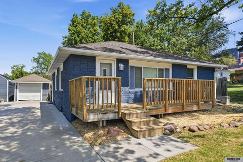Photo of 4710 sumner Street, Lincoln, NE 68506 (MLS # 22621599)