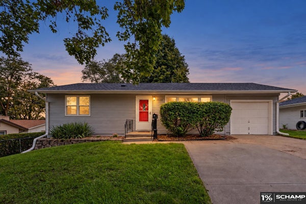 4832 GROVER ST, OMAHA, NE 68106 - Image 4bc7e50639874493a5ca7fd69ef8a7e3/1459755366