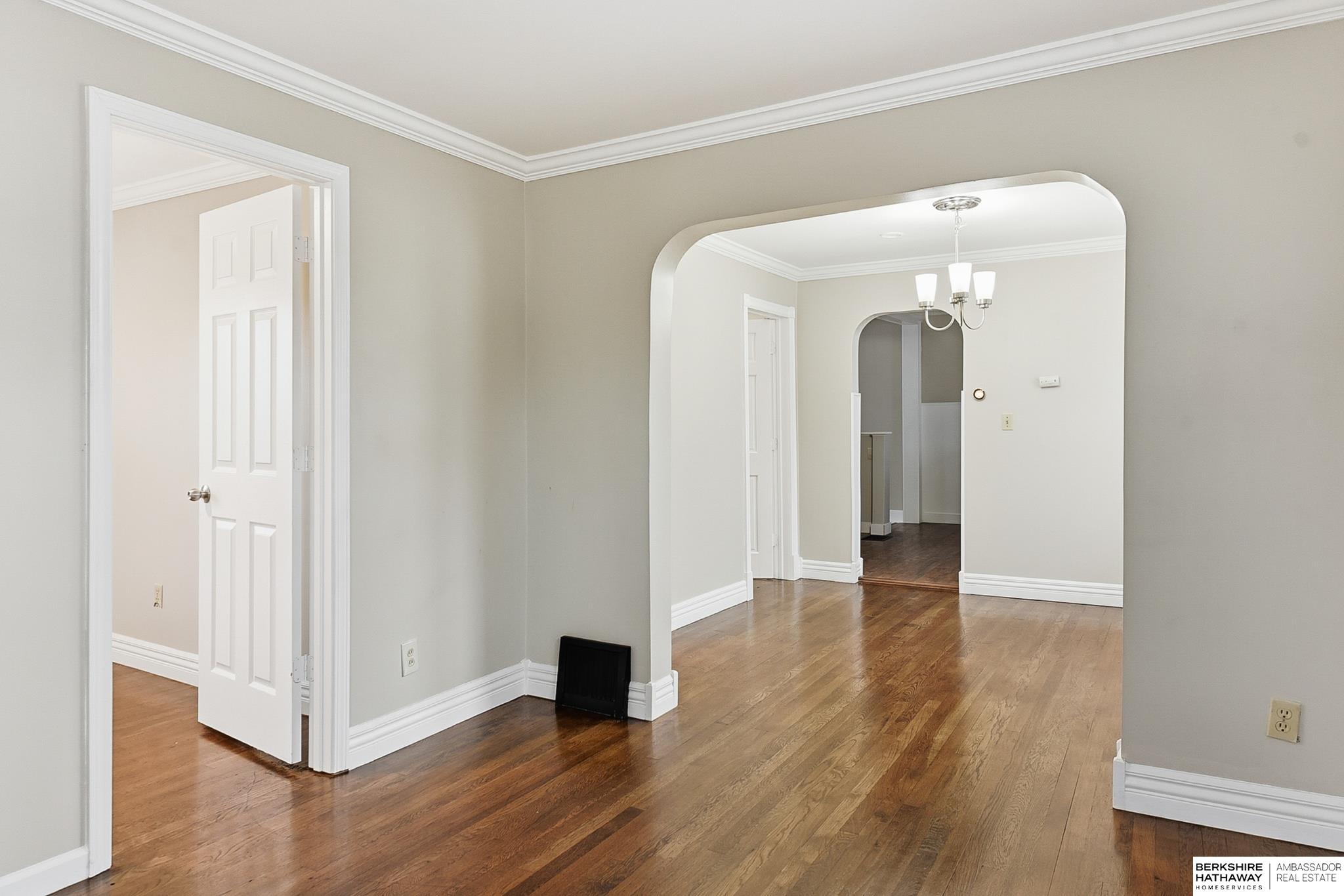 Omaha, Nebraska 68107, United States, 2 Bedrooms Bedrooms, ,2 BathroomsBathrooms,Residential,Pending,242489