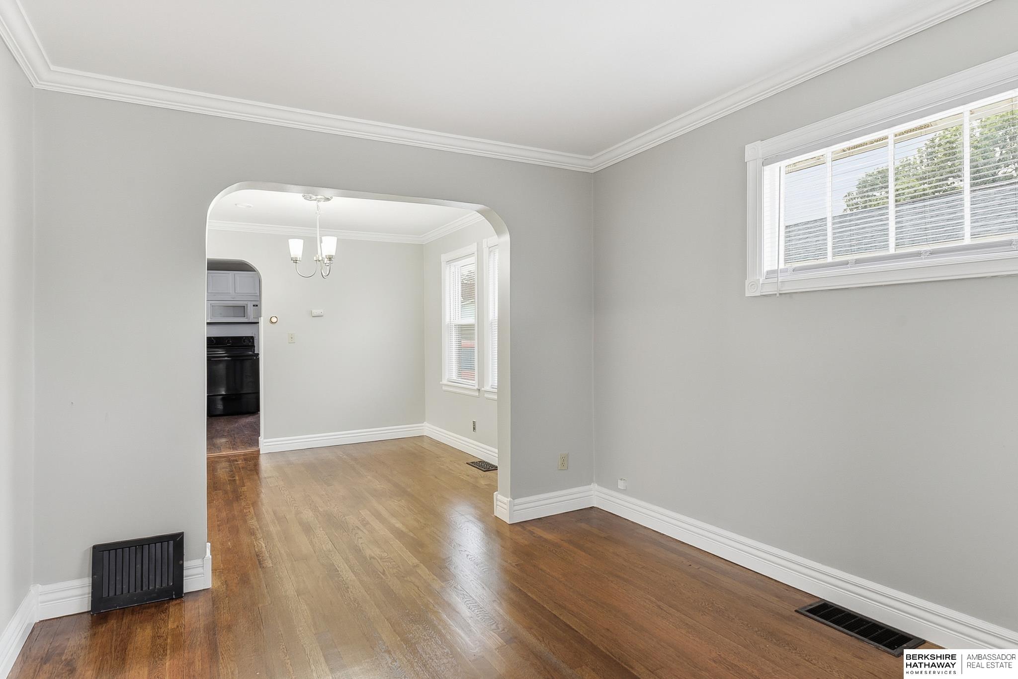 Omaha, Nebraska 68107, United States, 2 Bedrooms Bedrooms, ,2 BathroomsBathrooms,Residential,Pending,242489