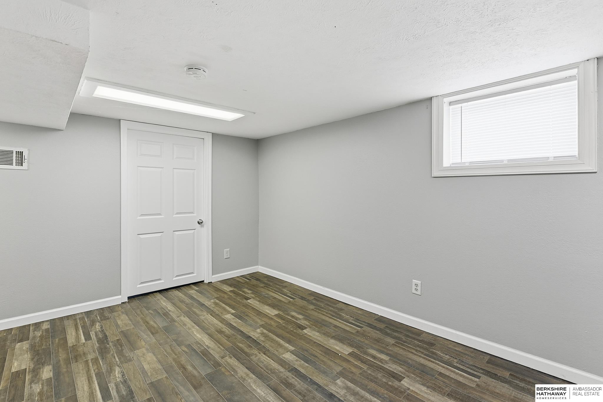 Omaha, Nebraska 68107, United States, 2 Bedrooms Bedrooms, ,2 BathroomsBathrooms,Residential,Pending,242489