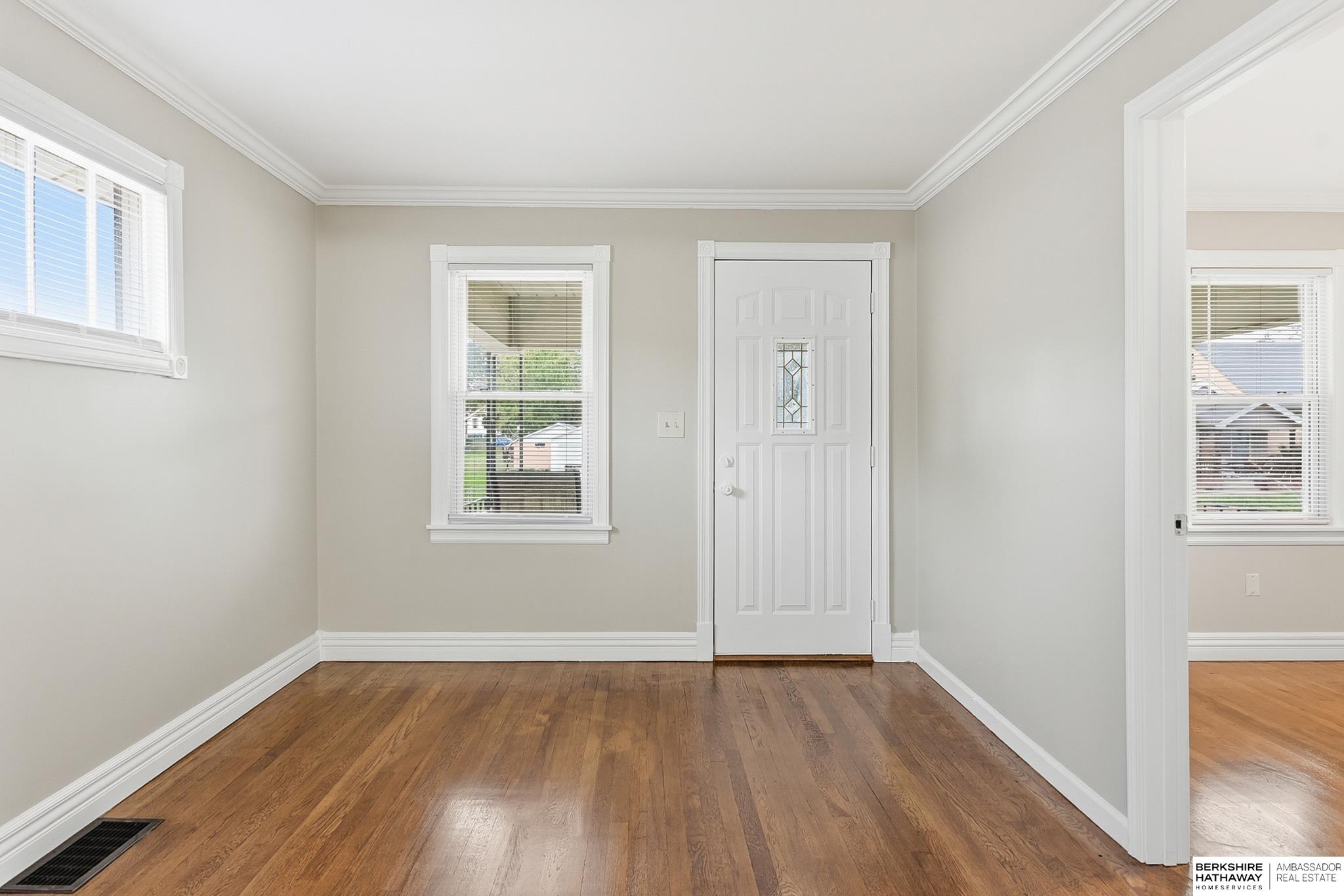 Omaha, Nebraska 68107, United States, 2 Bedrooms Bedrooms, ,2 BathroomsBathrooms,Residential,Pending,242489