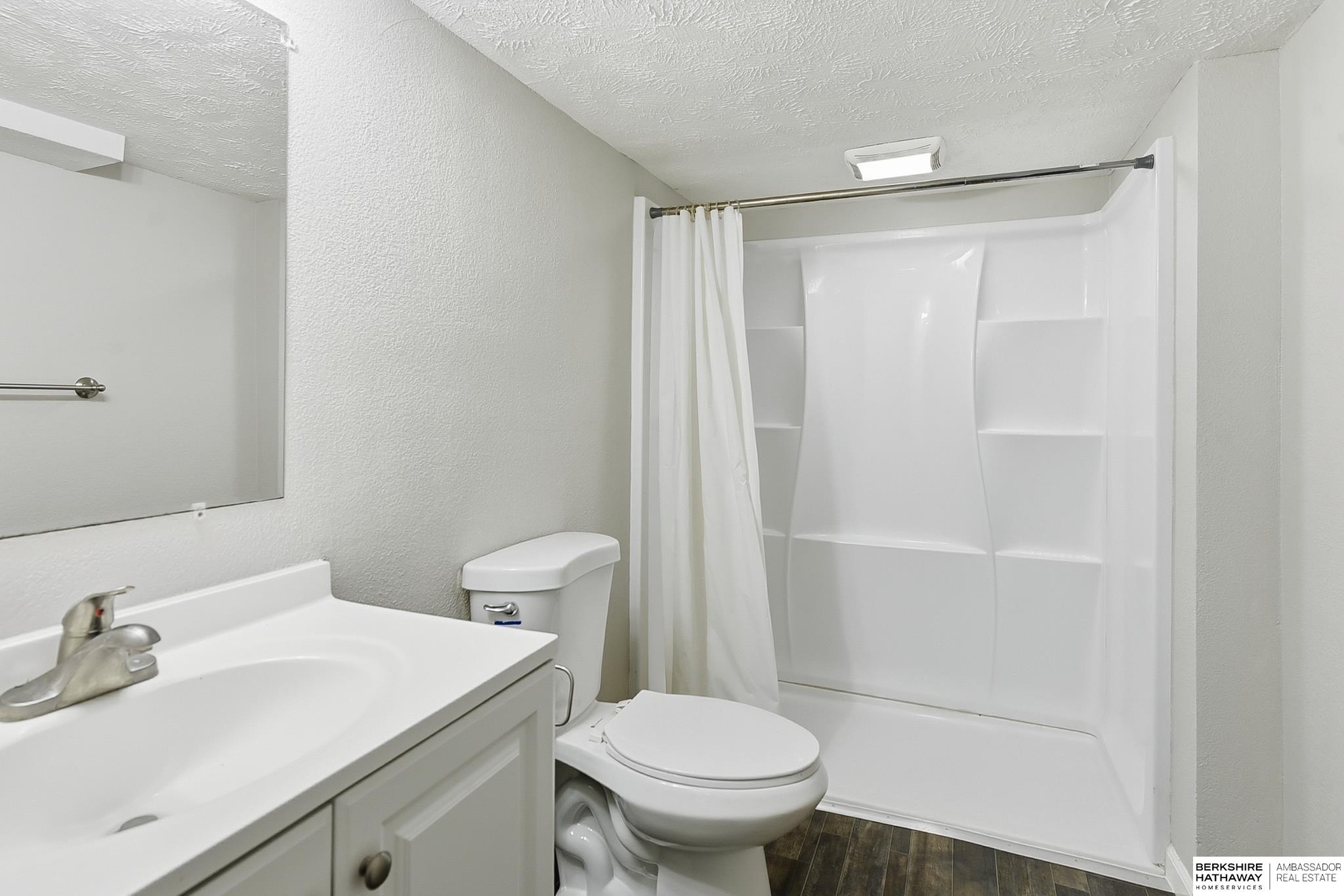 Omaha, Nebraska 68107, United States, 2 Bedrooms Bedrooms, ,2 BathroomsBathrooms,Residential,Pending,242489