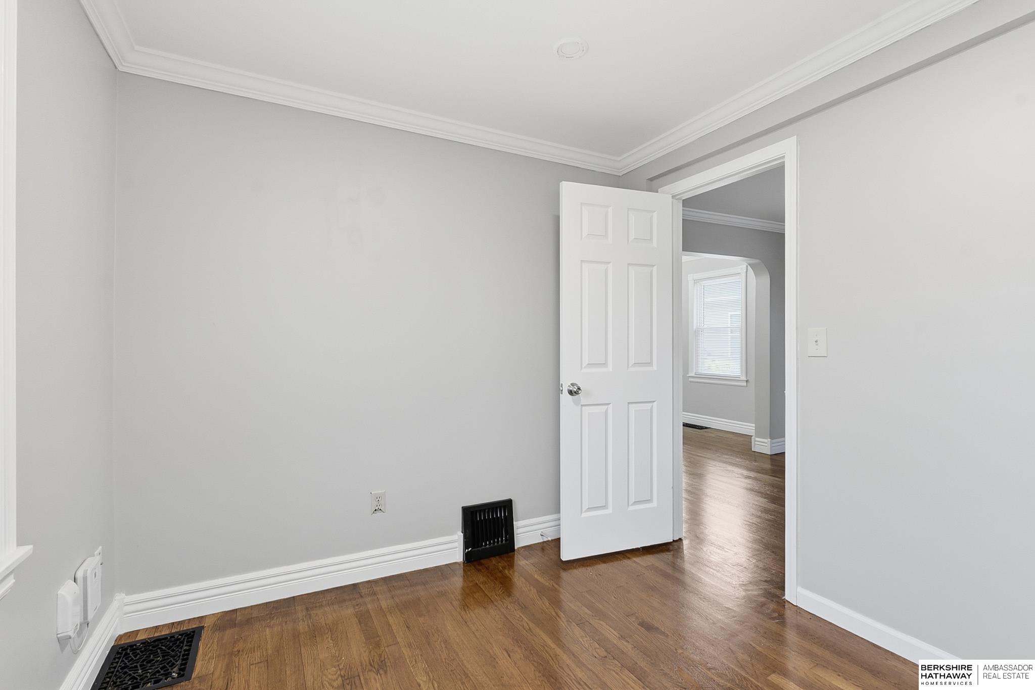 Omaha, Nebraska 68107, United States, 2 Bedrooms Bedrooms, ,2 BathroomsBathrooms,Residential,Pending,242489