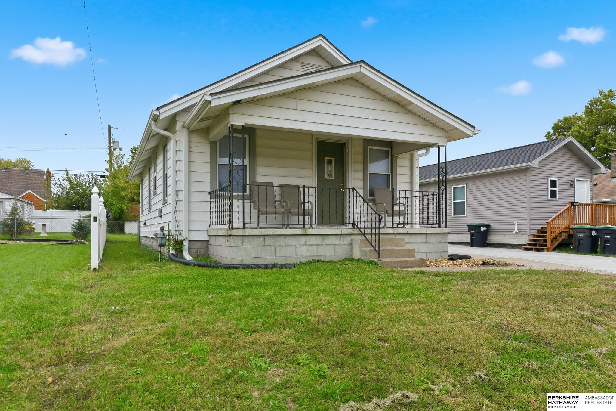 Omaha, Nebraska 68107, United States, 2 Bedrooms Bedrooms, ,2 BathroomsBathrooms,Residential,Pending,242489