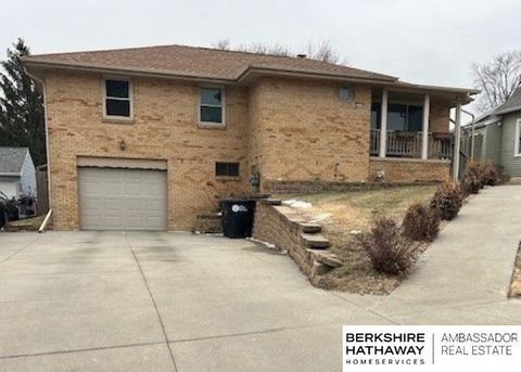 Photo of 3419 Madison Street, Omaha, NE 68107 (MLS # 22603446)