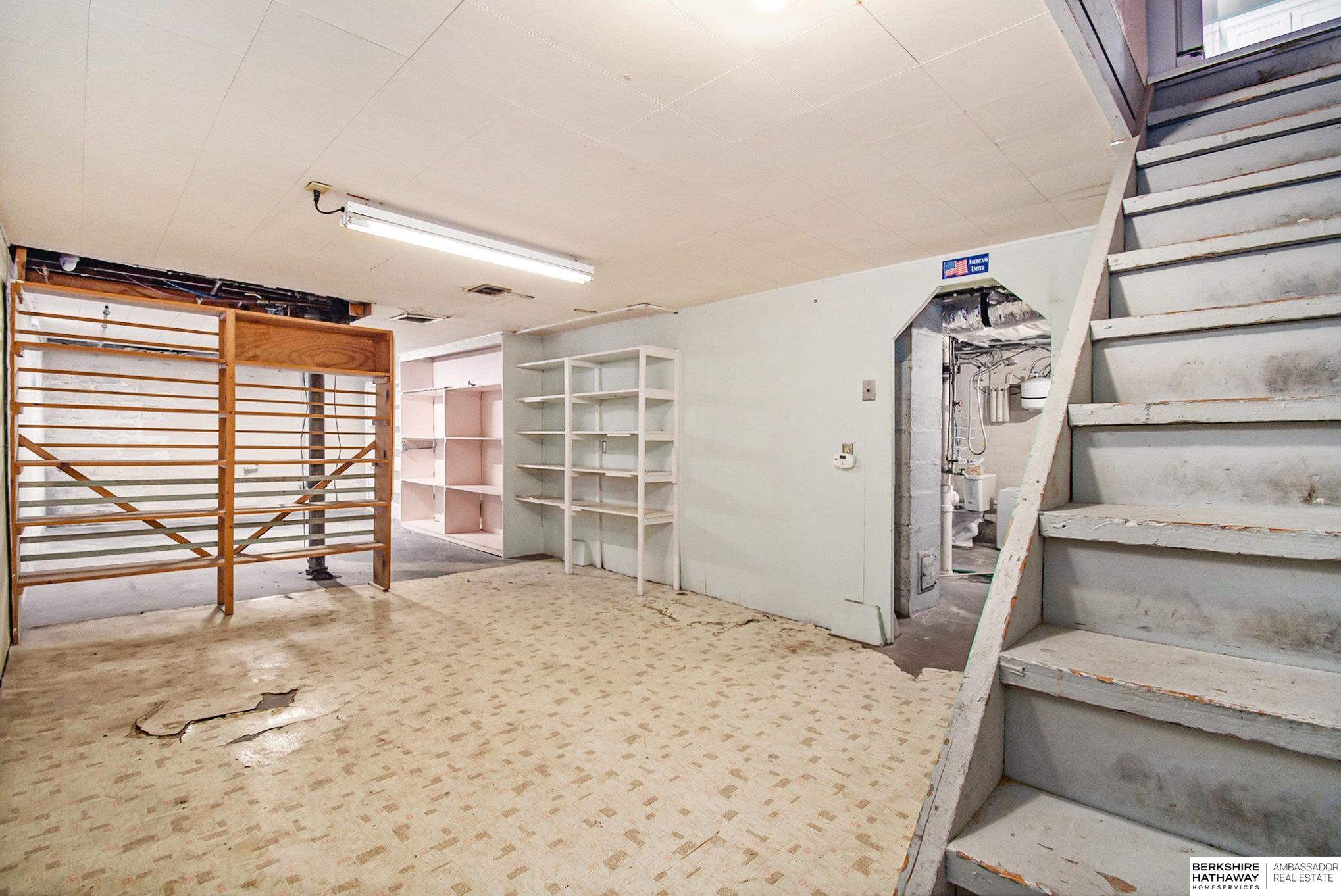 Omaha, Nebraska 68106, United States, 3 Bedrooms Bedrooms, ,2 BathroomsBathrooms,Residential,Pending,162133