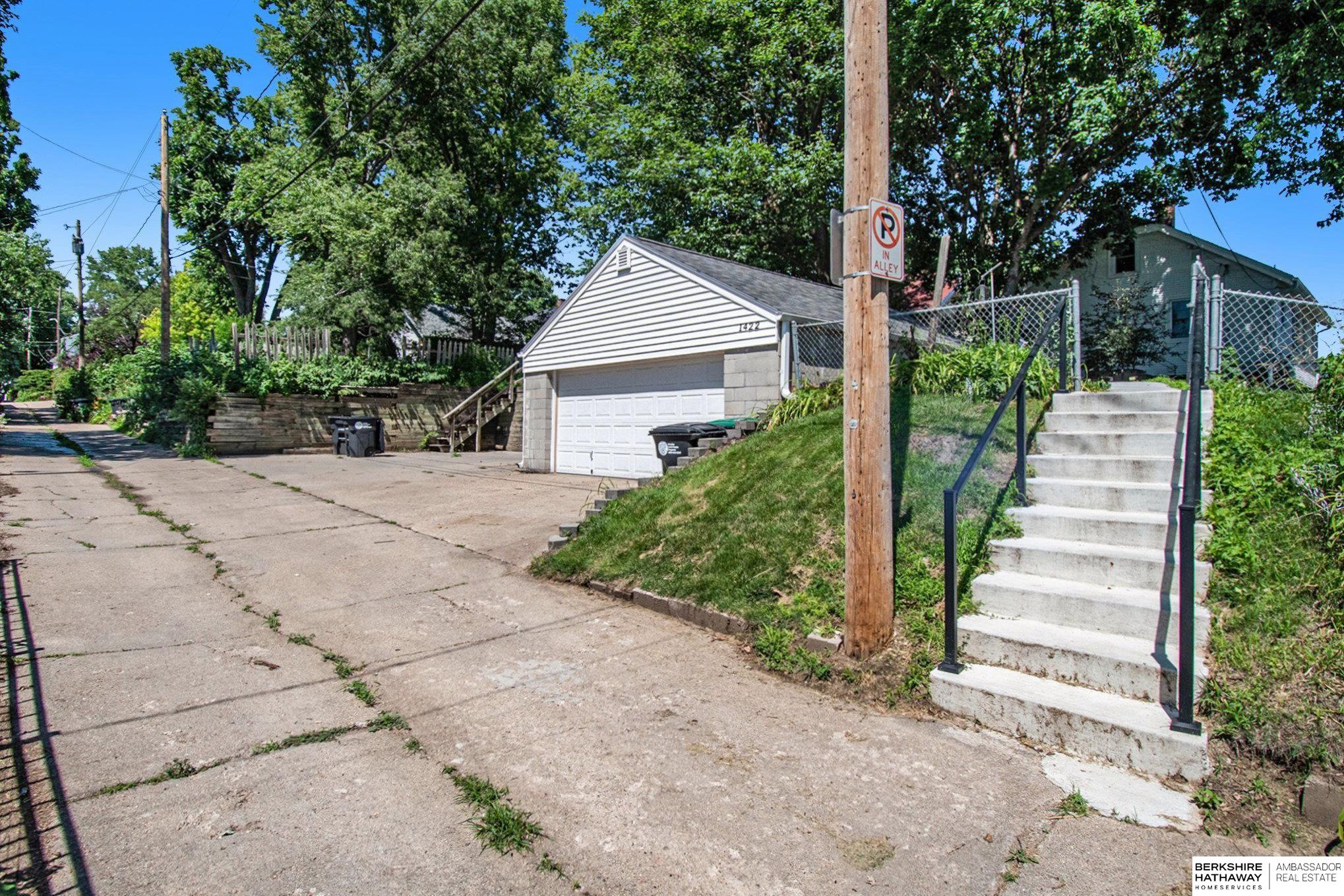 Omaha, Nebraska 68106, United States, 3 Bedrooms Bedrooms, ,2 BathroomsBathrooms,Residential,Pending,162133