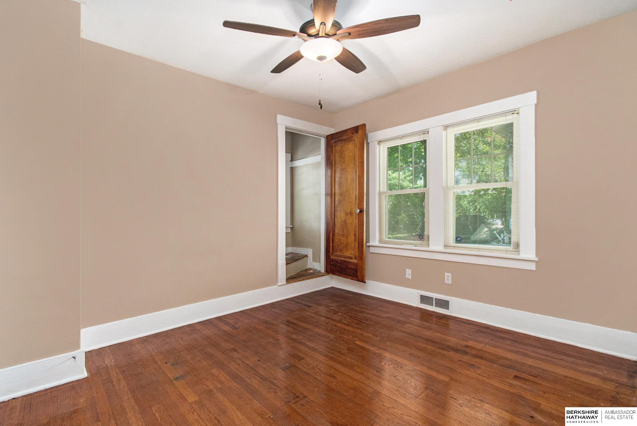 Omaha, Nebraska 68106, United States, 3 Bedrooms Bedrooms, ,2 BathroomsBathrooms,Residential,Pending,162133