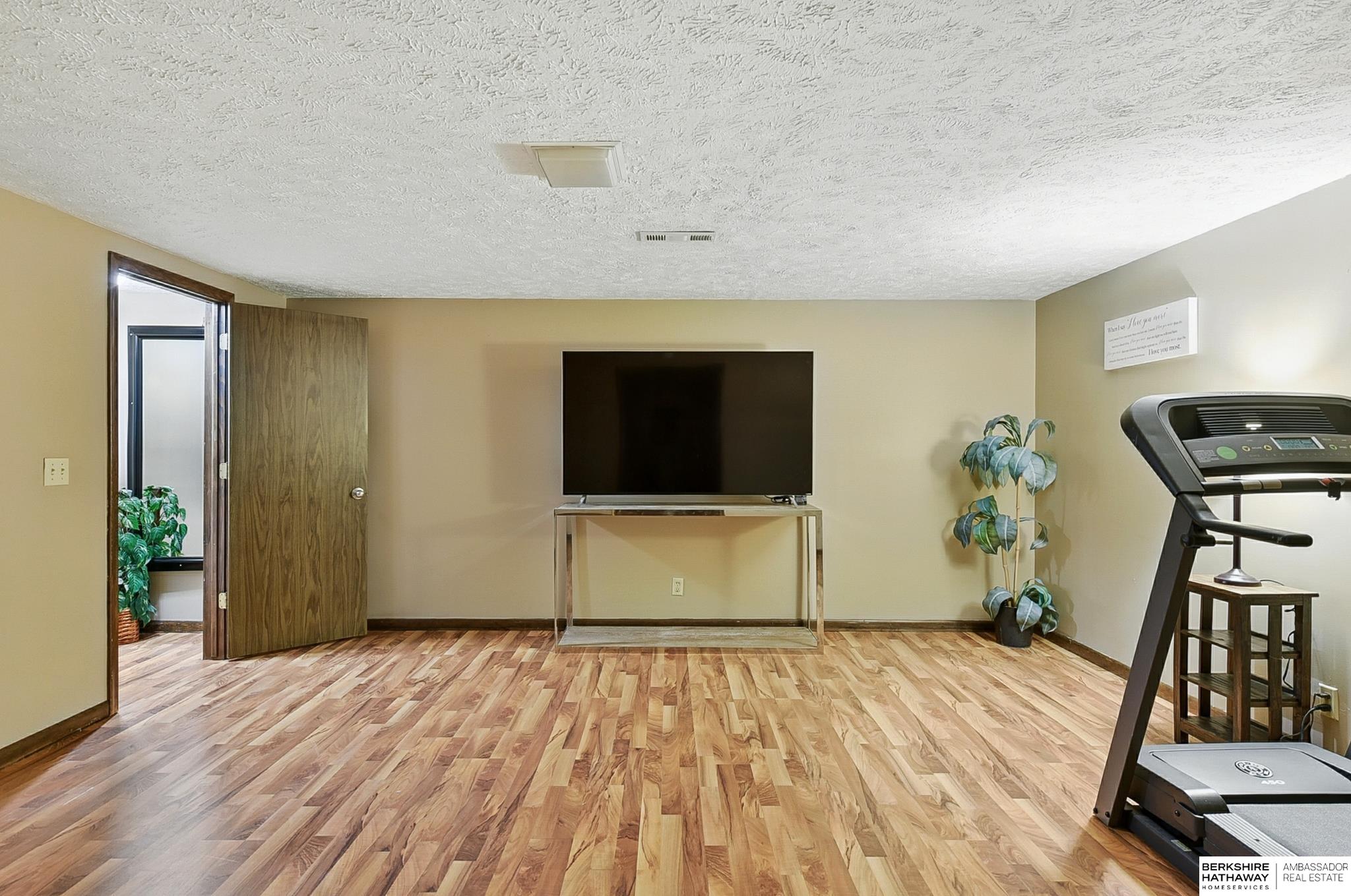 Omaha, Nebraska 68127, United States, 3 Bedrooms Bedrooms, ,2 BathroomsBathrooms,Residential,Active,150167