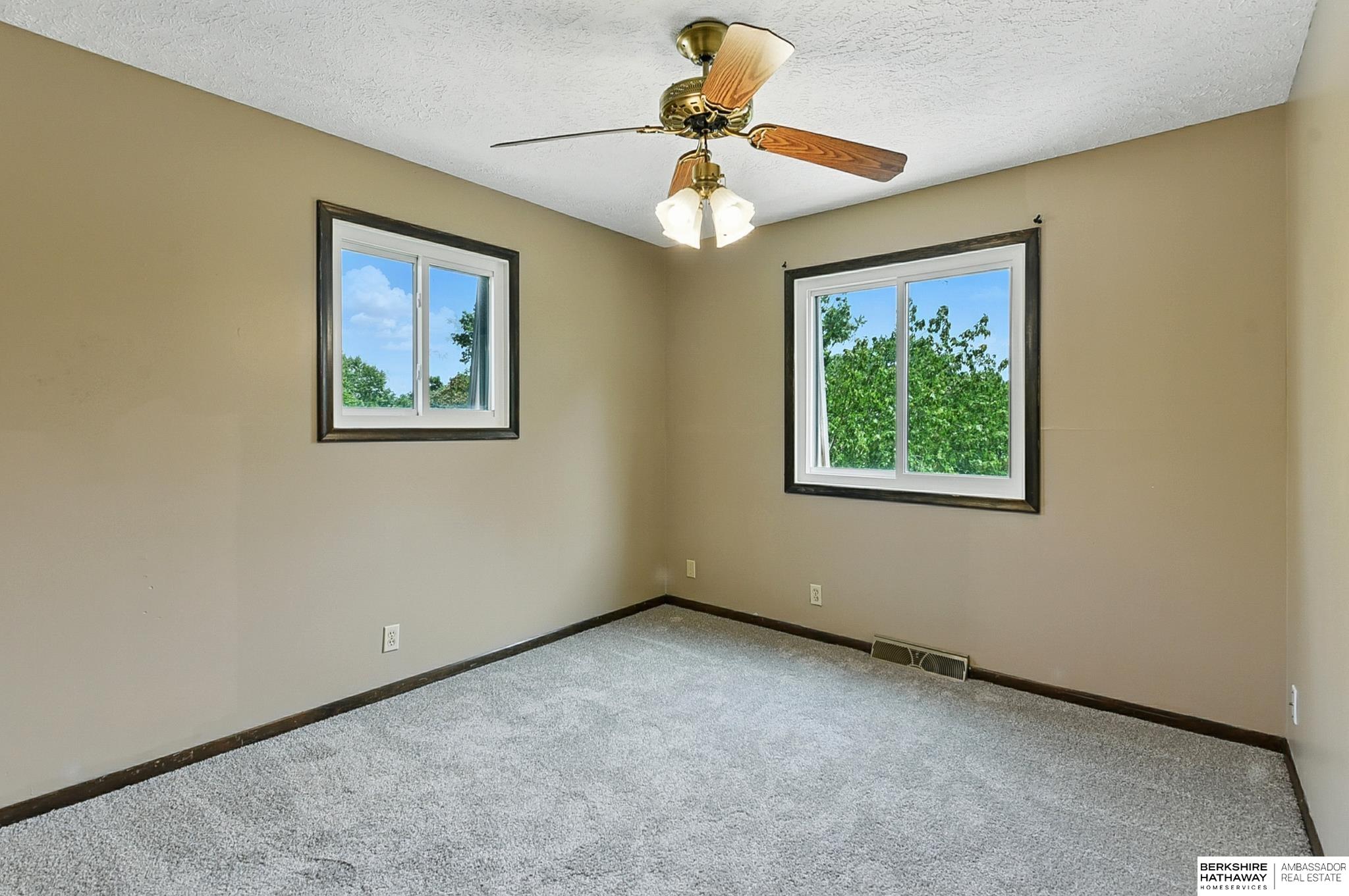 Omaha, Nebraska 68127, United States, 3 Bedrooms Bedrooms, ,2 BathroomsBathrooms,Residential,Active,150167