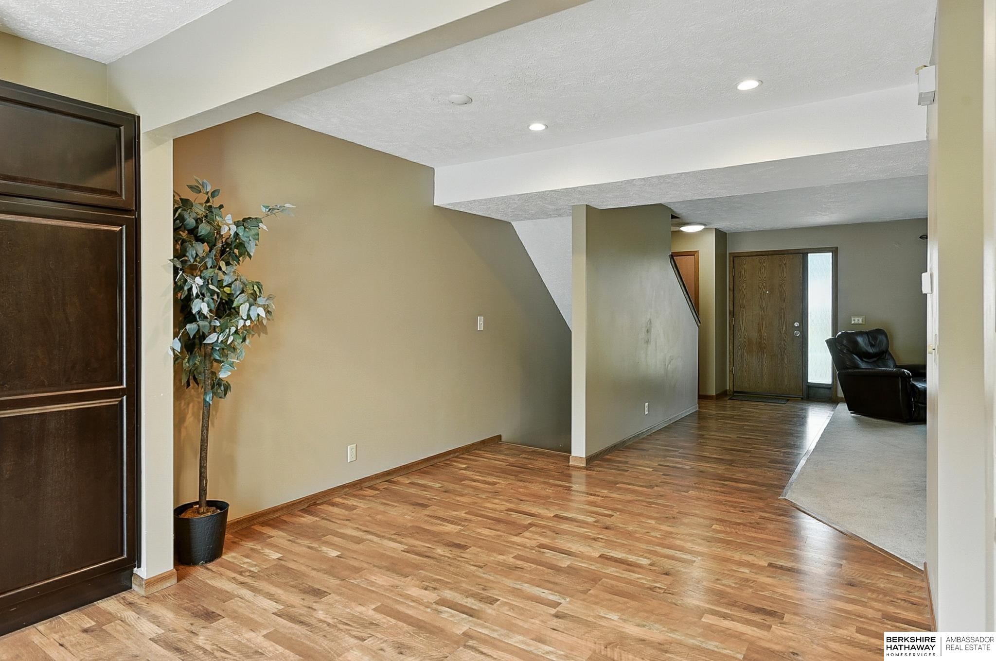 Omaha, Nebraska 68127, United States, 3 Bedrooms Bedrooms, ,2 BathroomsBathrooms,Residential,Active,150167