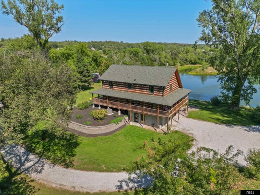 8305 KAUAI DR, PAPILLION, NE 68046 - Image 4cd9af657b93c1f83cd7a5a67ce50124/1813715516
