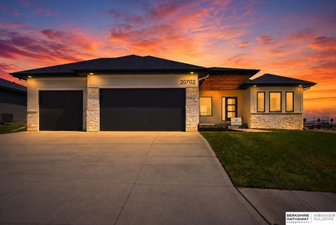 Photo of 20702 Vernon Avenue, Elkhorn, NE 68022 (MLS # 22614756)
