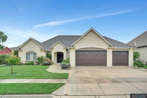 Photo of 4701 Hawthorne Drive, Lincoln, NE 68516 (MLS # 22528789)