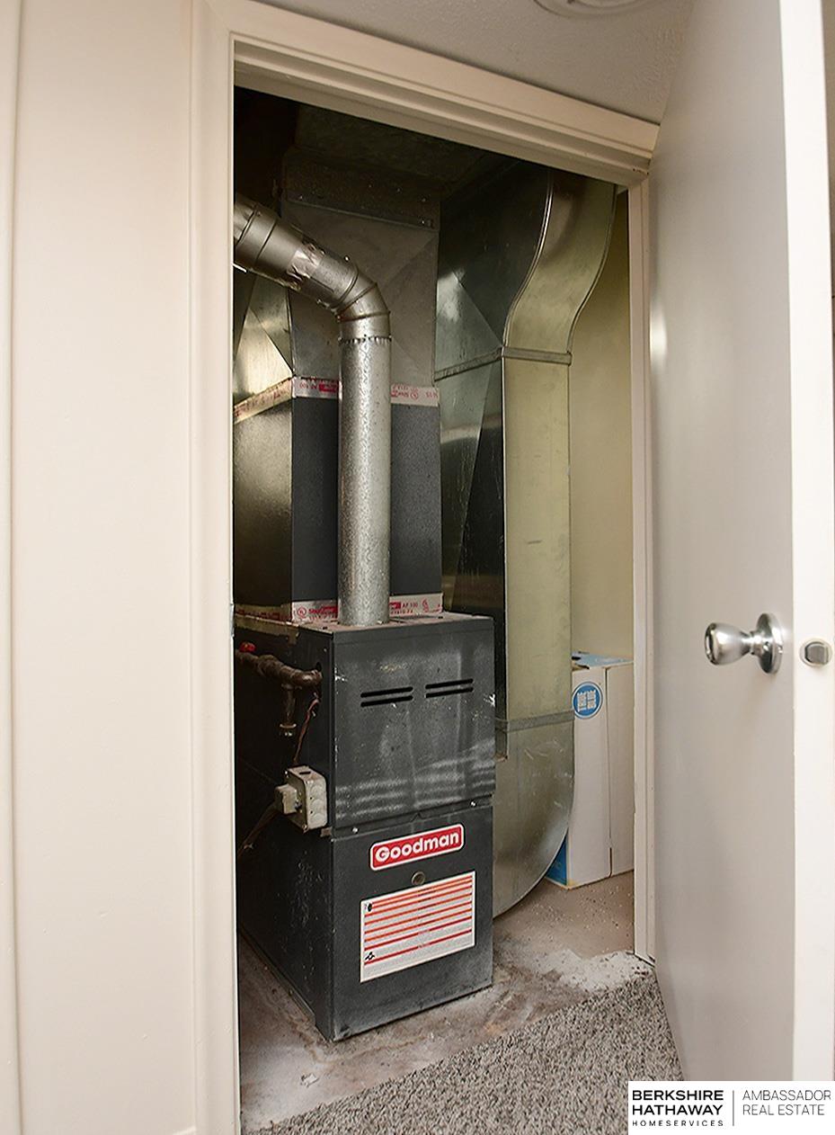 Carter Lake, Iowa 51510, United States, 2 Bedrooms Bedrooms, ,2 BathroomsBathrooms,Residential,Active,220230