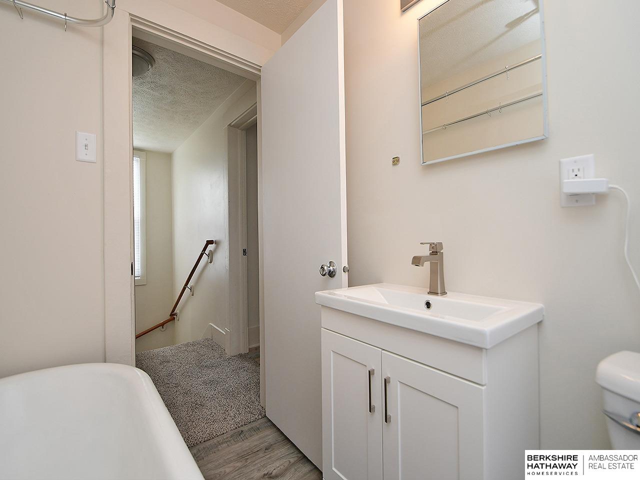 Carter Lake, Iowa 51510, United States, 2 Bedrooms Bedrooms, ,2 BathroomsBathrooms,Residential,Active,220230