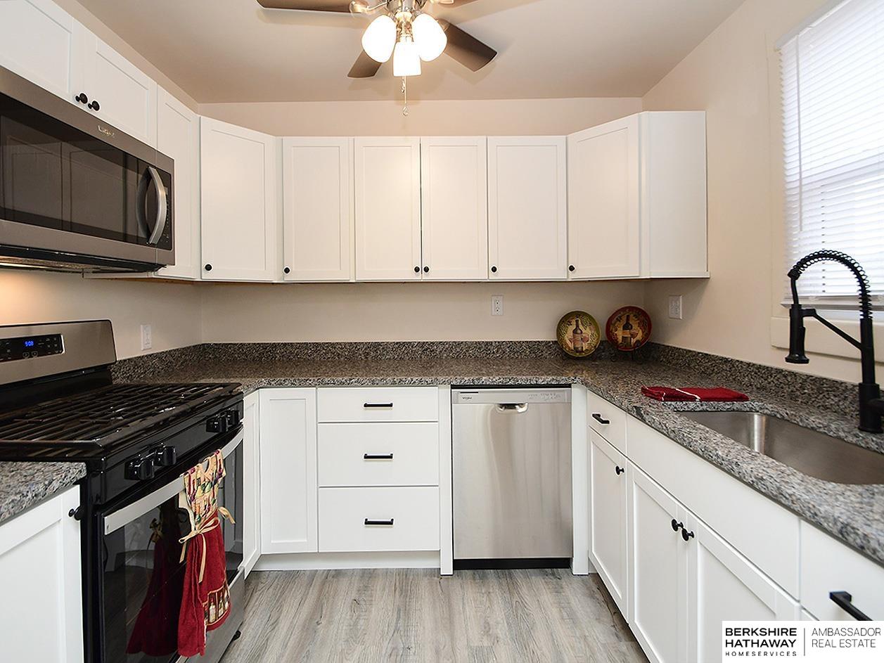 Carter Lake, Iowa 51510, United States, 2 Bedrooms Bedrooms, ,2 BathroomsBathrooms,Residential,Active,220230