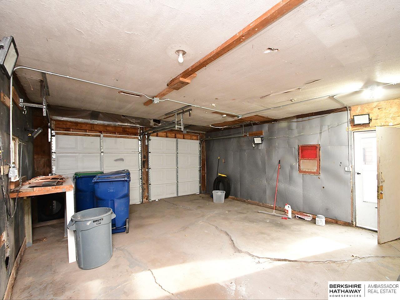 Carter Lake, Iowa 51510, United States, 2 Bedrooms Bedrooms, ,2 BathroomsBathrooms,Residential,Active,220230