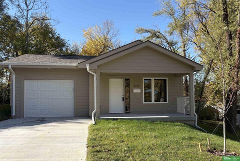 Photo of 2230 N 39th Street, Omaha, NE 68111 (MLS # 22605312)