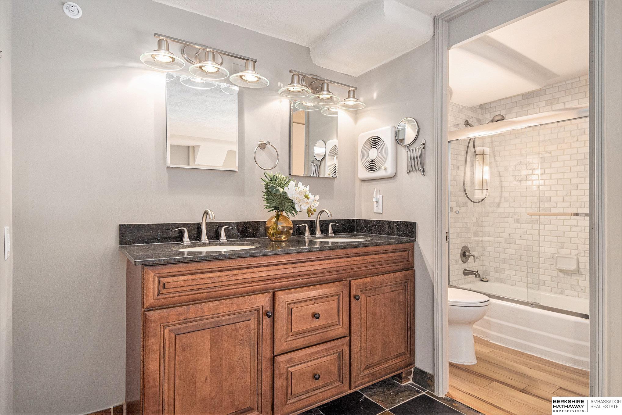 Omaha, Nebraska 68131, United States, 2 Bedrooms Bedrooms, ,2 BathroomsBathrooms,Residential,Active,173481