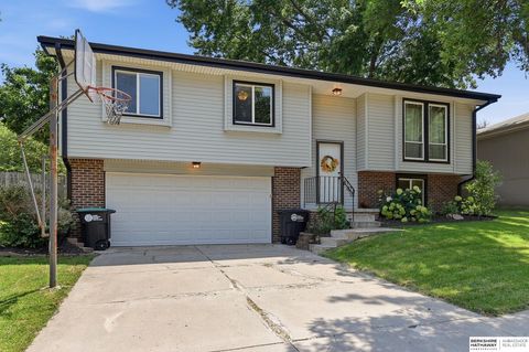 Photo of 13109 Patrick Circle, Omaha, NE 68164 (MLS # 22619443)