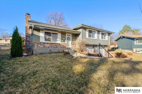 Photo of 9947 Orchard Circle, Omaha, NE 68127 (MLS # 22607349)