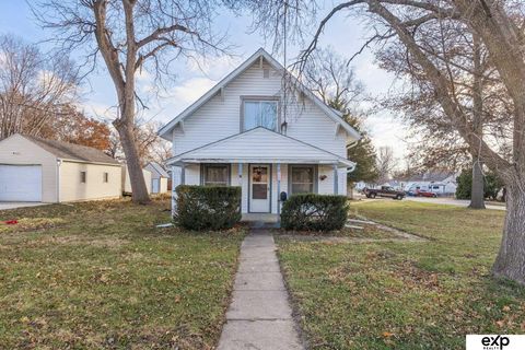Photo of 2411 Madison Street, Bellevue, NE 68005 (MLS # 22533898)