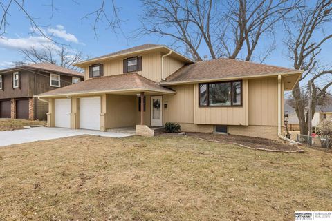 Photo of 13233 Cedar Circle, Omaha, NE 68144 (MLS # 22603860)