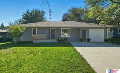 Photo of 6701 Adams Street, Lincoln, NE 68507 (MLS # 22534249)