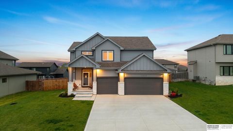 Photo of 12638 Carpenter Street, Papillion, NE 68138 (MLS # 22615198)
