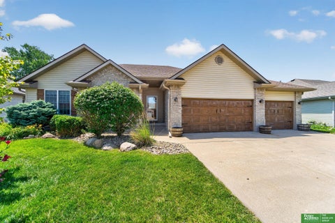 Photo of 940 Key Circle, Carter Lake, IA 51510 (MLS # 22626277)
