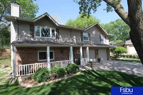 Photo of 1104 Bruce Circle, Bellevue, NE 68005 (MLS # 22532300)