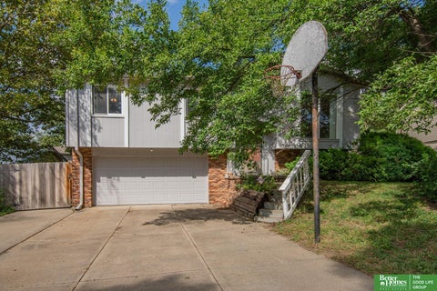 Photo of 5016 Edinburgh Street, Omaha, NE 68157 (MLS # 22627539)