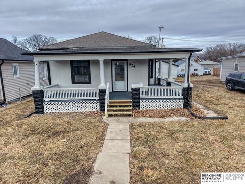 Photo of 924 Plum Street, Lincoln, NE 68502 (MLS # 22606791)