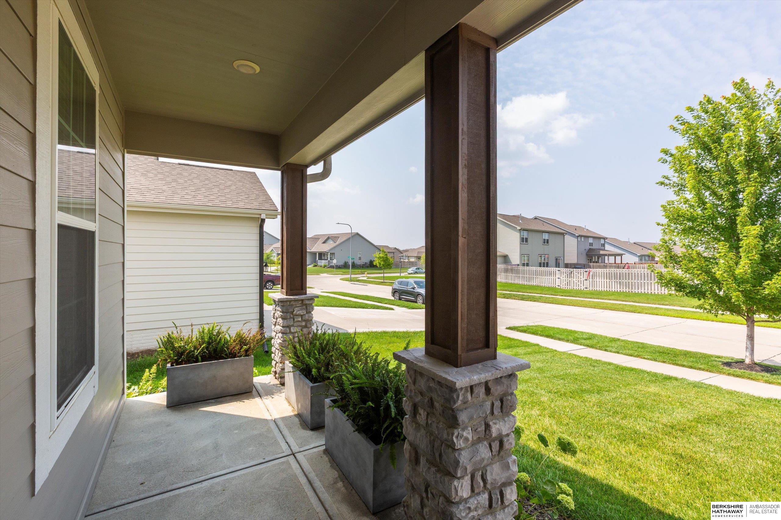 Omaha, Nebraska 68022, United States, 4 Bedrooms Bedrooms, ,3 BathroomsBathrooms,Residential,Active,204090